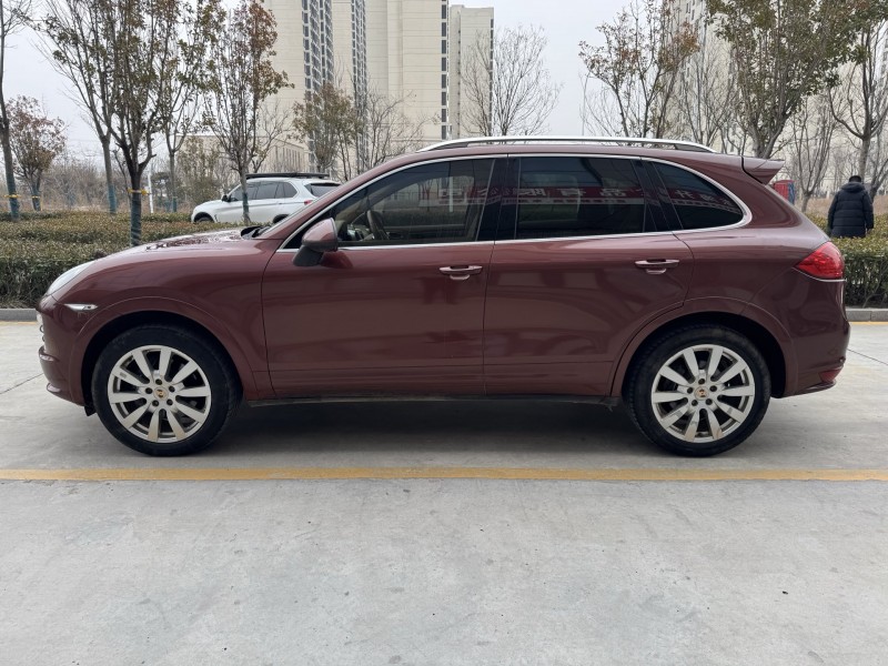 济宁14年保时捷卡宴9