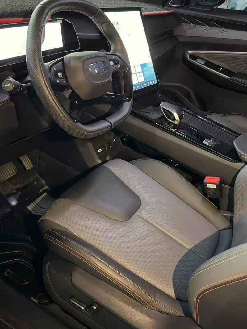 桂林23年吉利博越3