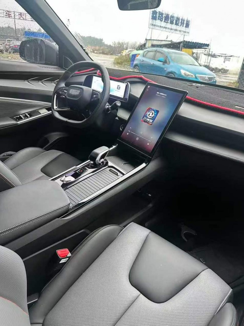 桂林23年吉利博越4