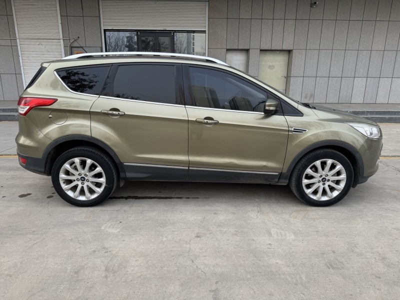 济宁17年福特翼虎7