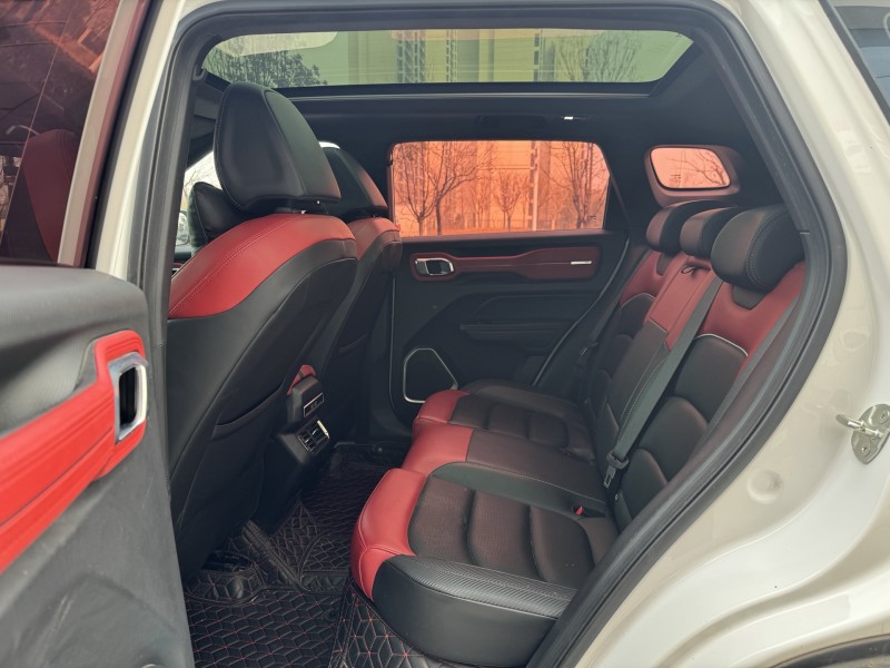 济宁21年吉利icon5