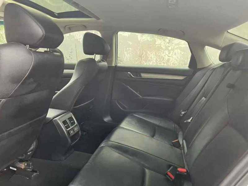 襄阳23年本田雅阁5