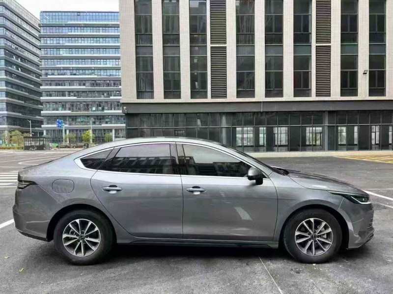 广州25年比亚迪秦8