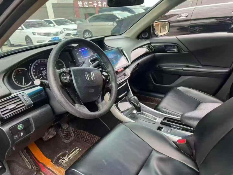 常德17年本田雅阁2