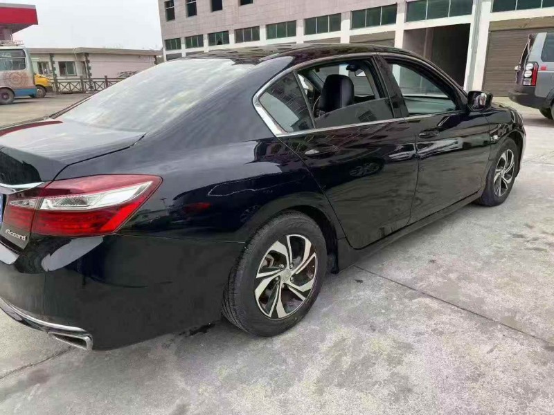 常德17年本田雅阁8