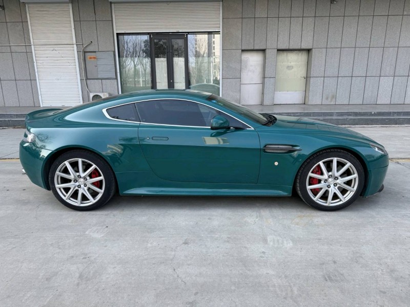 济宁12年阿斯顿·马丁V8 Vantage3