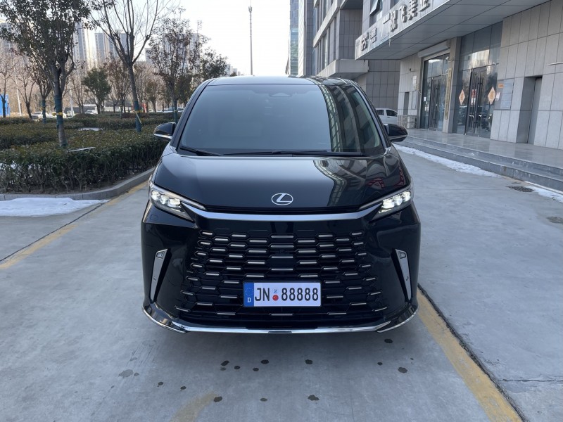 济宁24年雷克萨斯LM雷尔法1