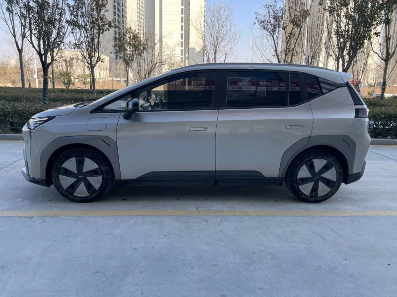 济宁22年传祺埃安Y9