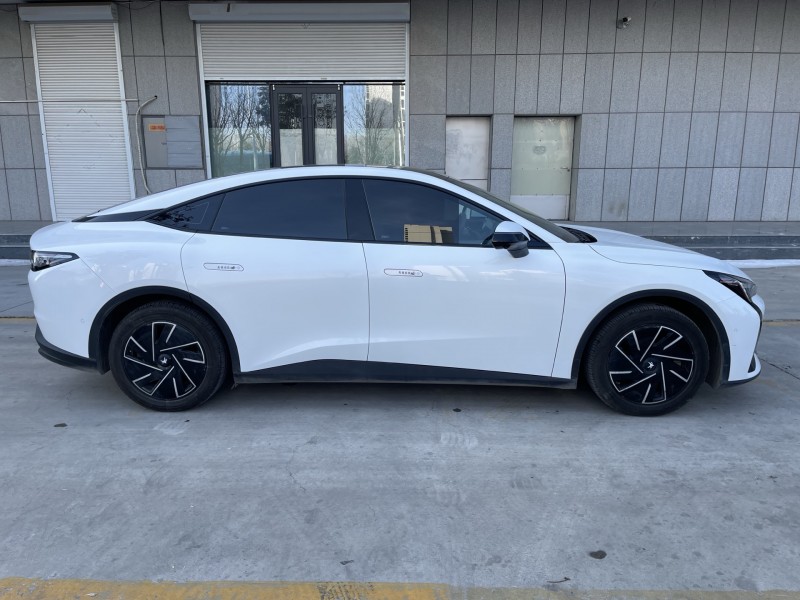 济宁25年极狐汽车阿尔法7