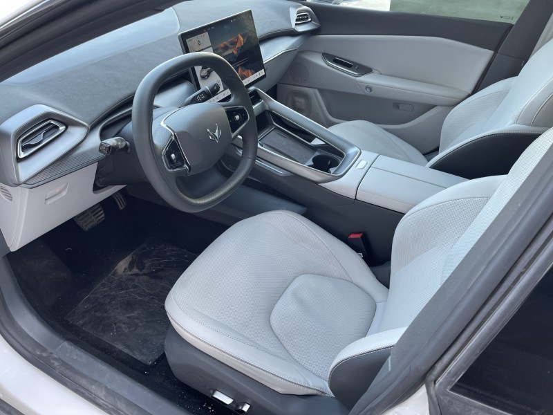 济宁25年极狐汽车阿尔法9