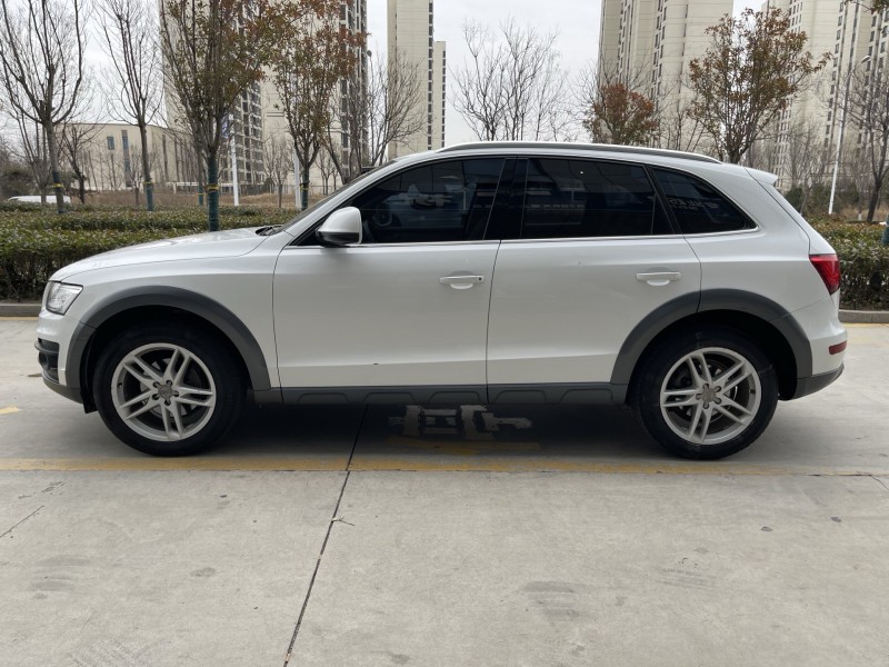 济宁17年奥迪Q58