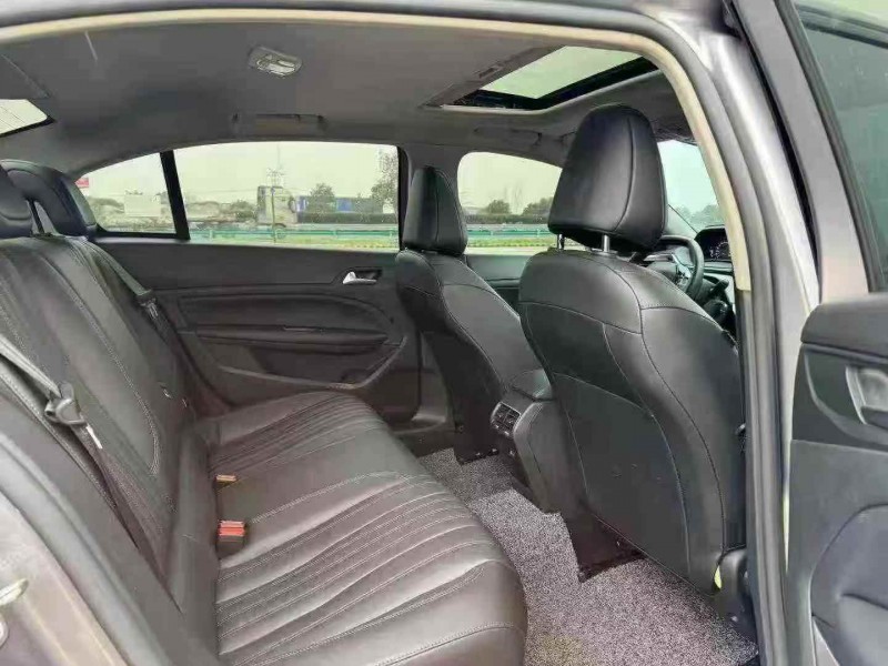 武汉23年东风标致8