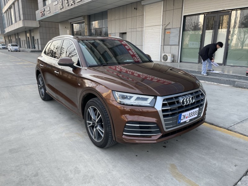 济宁18年奥迪Q54