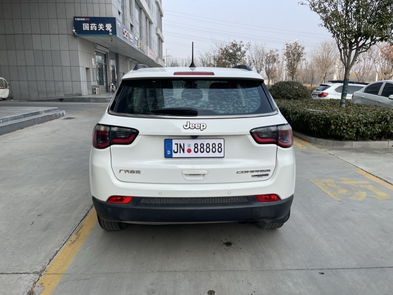 济宁17年Jeep指南者9