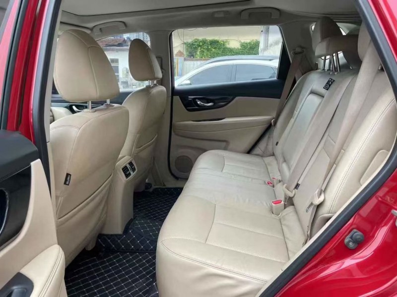 泰安17年日产奇骏6