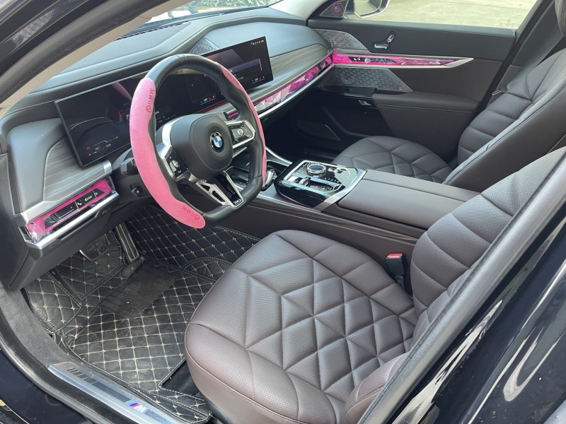 济宁24年宝马7系8