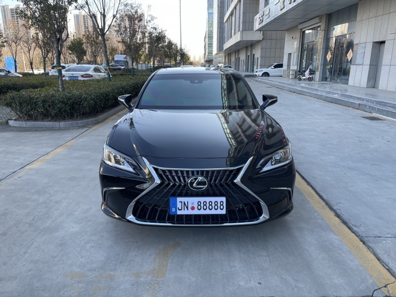济宁23年雷克萨斯ES1