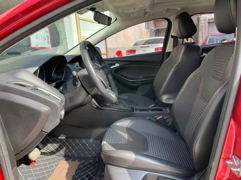 泰安17年福特福克斯8