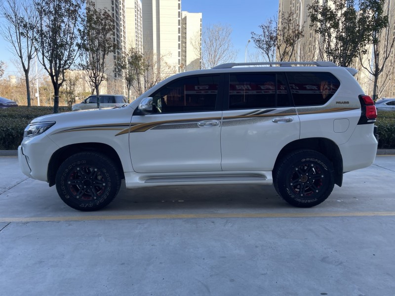 济宁18年丰田普拉多4