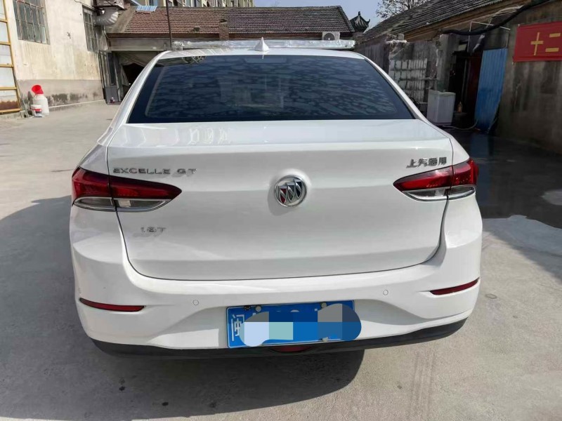 泰安18年别克英朗2