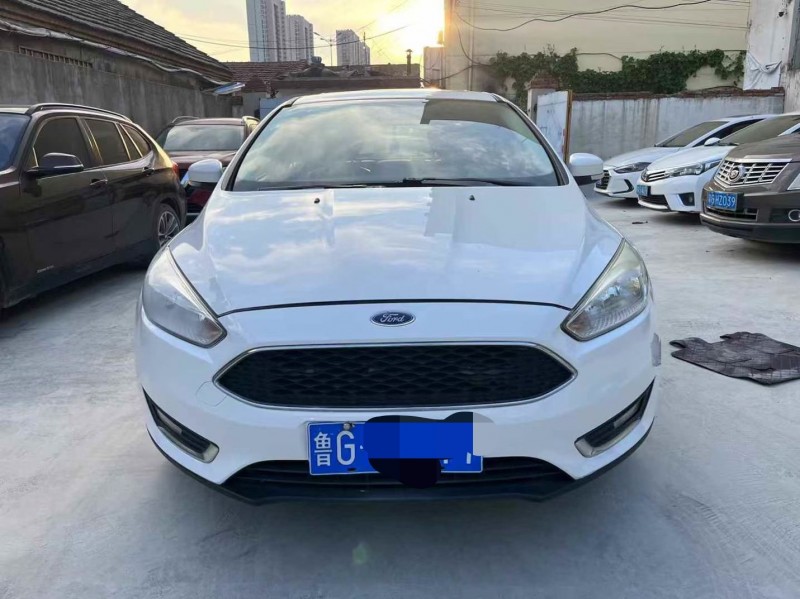 泰安17年福特福克斯1