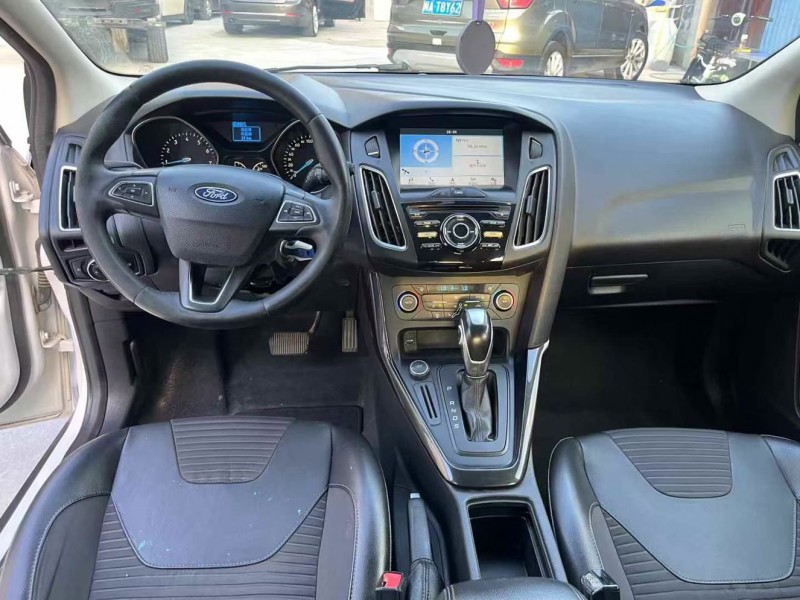 泰安17年福特福克斯5