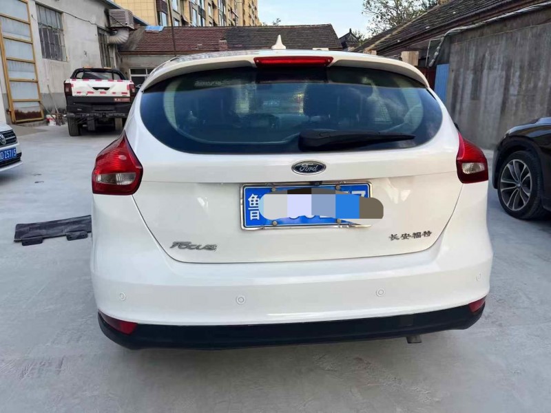 泰安17年福特福克斯8