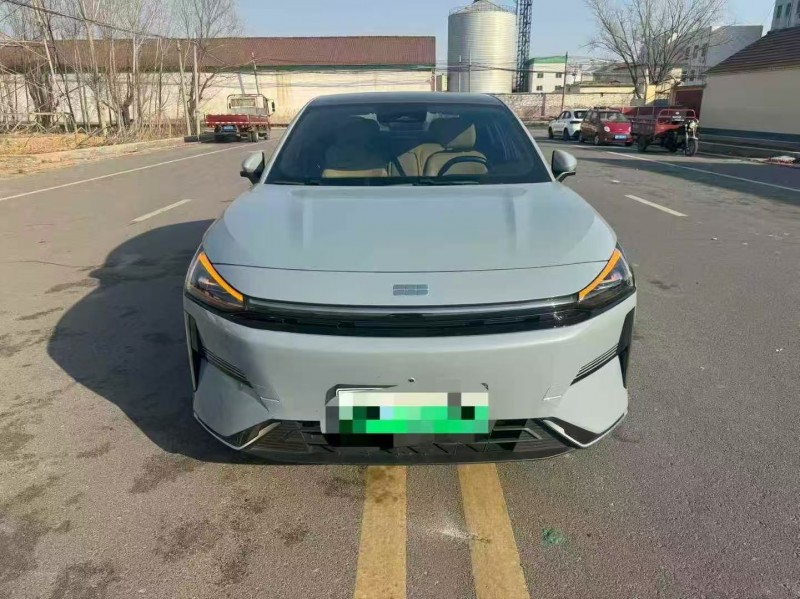 青岛23年吉利银河1