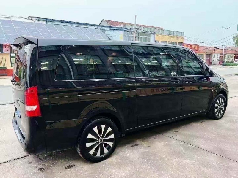 东营23年奔驰威霆8