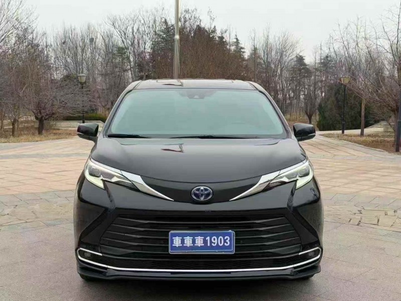 枣庄23年丰田塞纳1