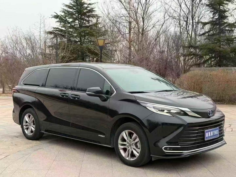 枣庄23年丰田塞纳2