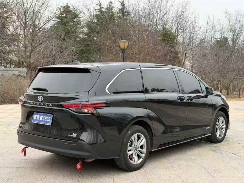 枣庄23年丰田塞纳4