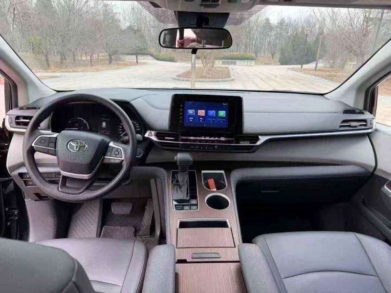 枣庄23年丰田塞纳7