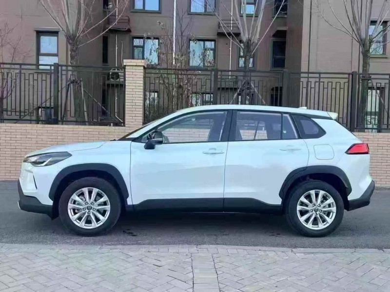 张家口25年丰田锐放3