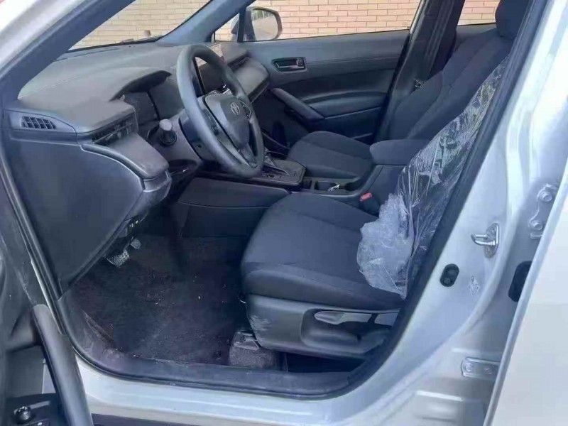 张家口25年丰田锐放4