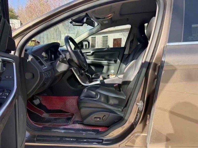 张家界18年沃尔沃XC606