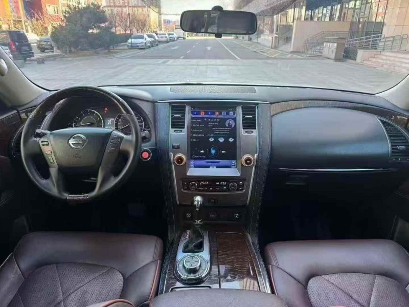 东营18年日产途乐3