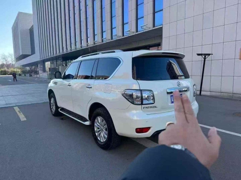 东营18年日产途乐6