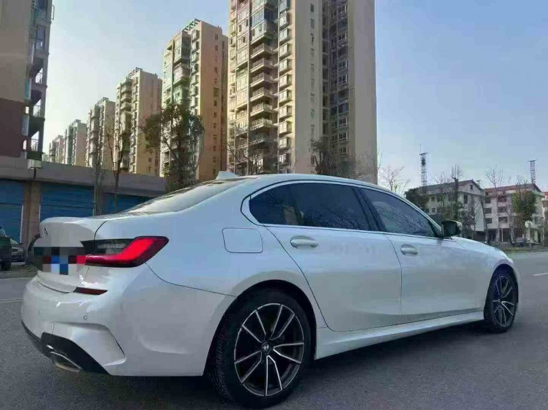 张家界21年宝马3系8