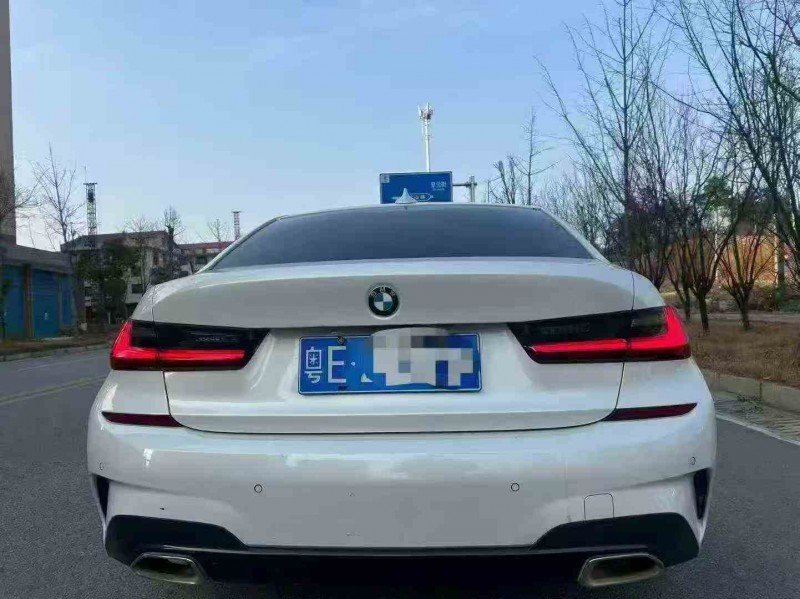 张家界21年宝马3系9