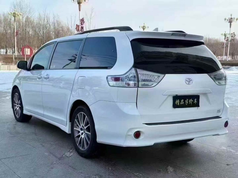 吉林19年丰田塞纳3