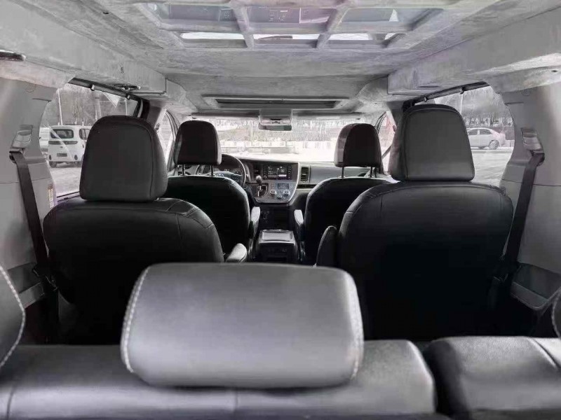 吉林19年丰田塞纳7