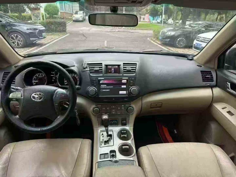 邵阳12年丰田汉兰达6