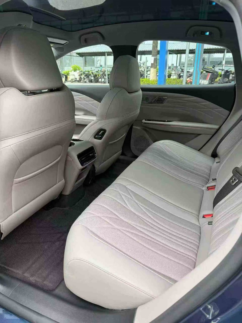 珠海25年吉利银河6