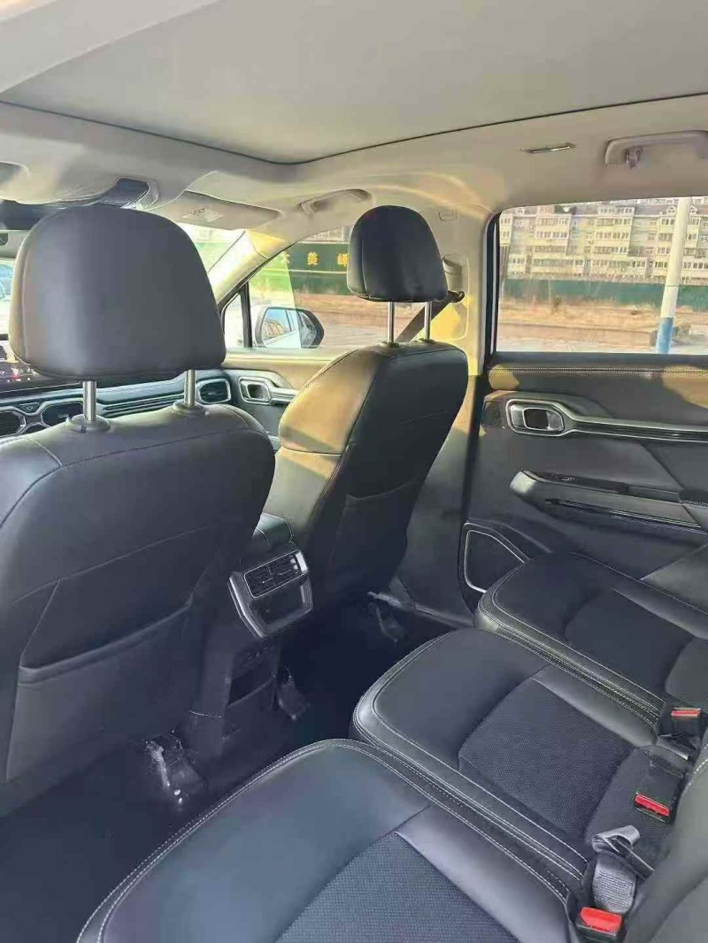 济宁21年吉利豪越5