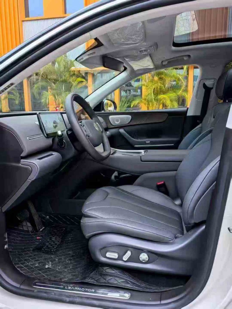 江门25年零跑汽车C115