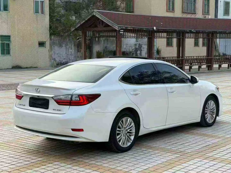汕头16年雷克萨斯ES7