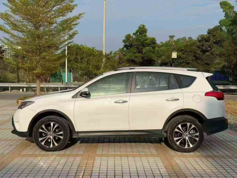 珠海15年丰田RAV42