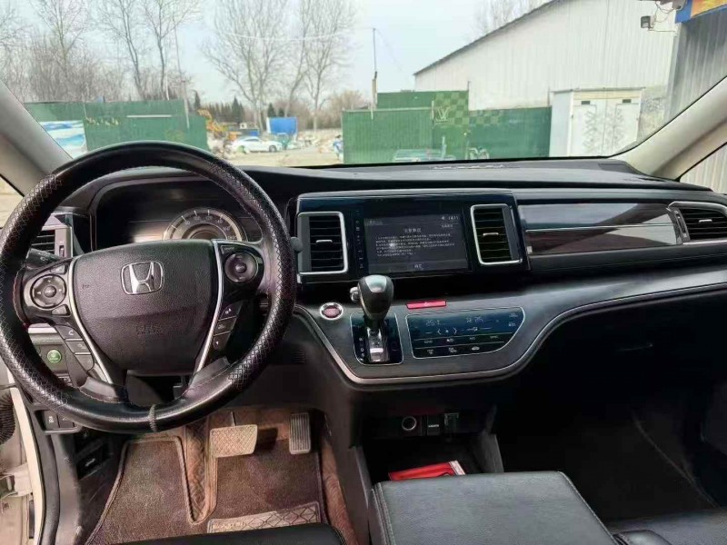 青岛19年本田艾力绅4