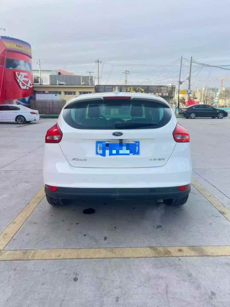 保定17年福特福克斯8